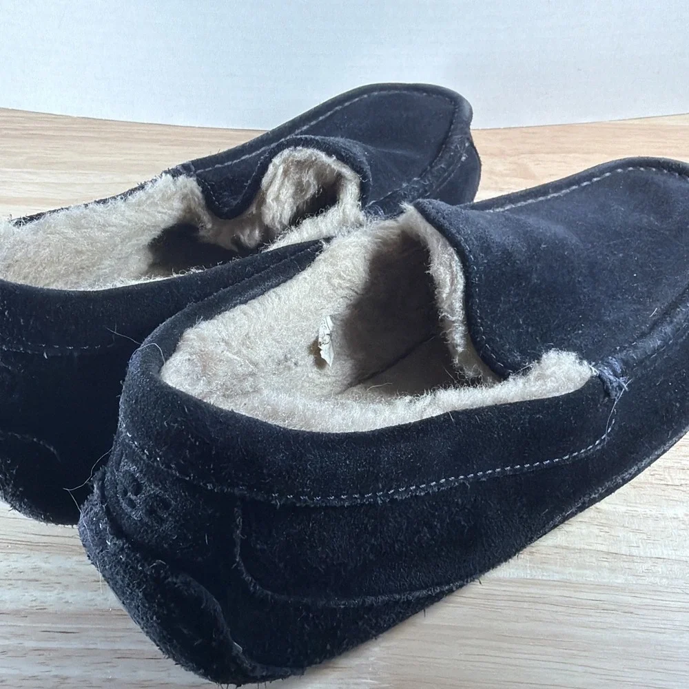 READ UGG Ascot Slipper Color Black Men's Size US 8 /Women's US 9. Style# 1101110